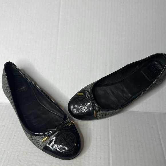 Tory Burch Work Size 9.5 Verbena Gray Black Snake Print Patent Leather Flats - Picture 3 of 9
